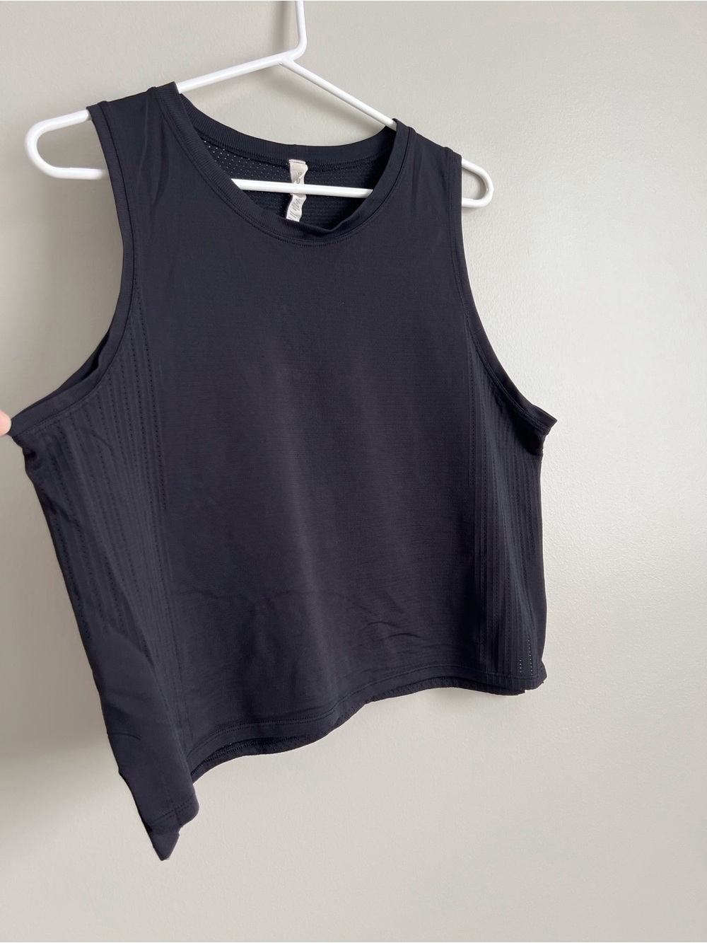 Lululemon Black Train To Be Tank Top Crop Mesh Neutral Workout Running Gym Sz 12 - Picture 4 of 8